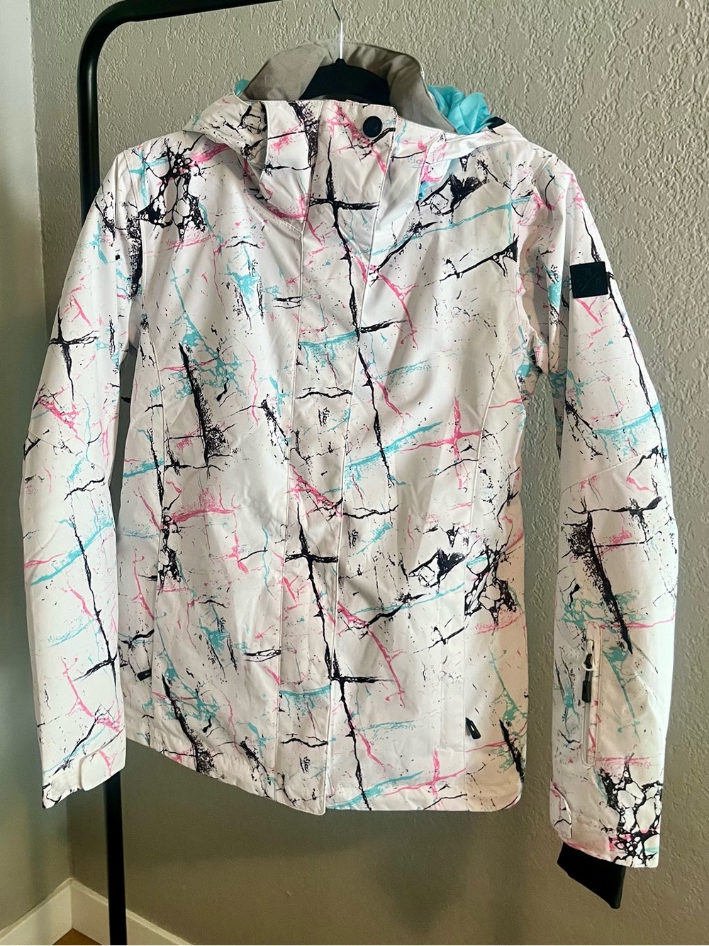 SMN Snow Women's Marble-Print Insulated Ski Jacket in White - Picture 3 of 4